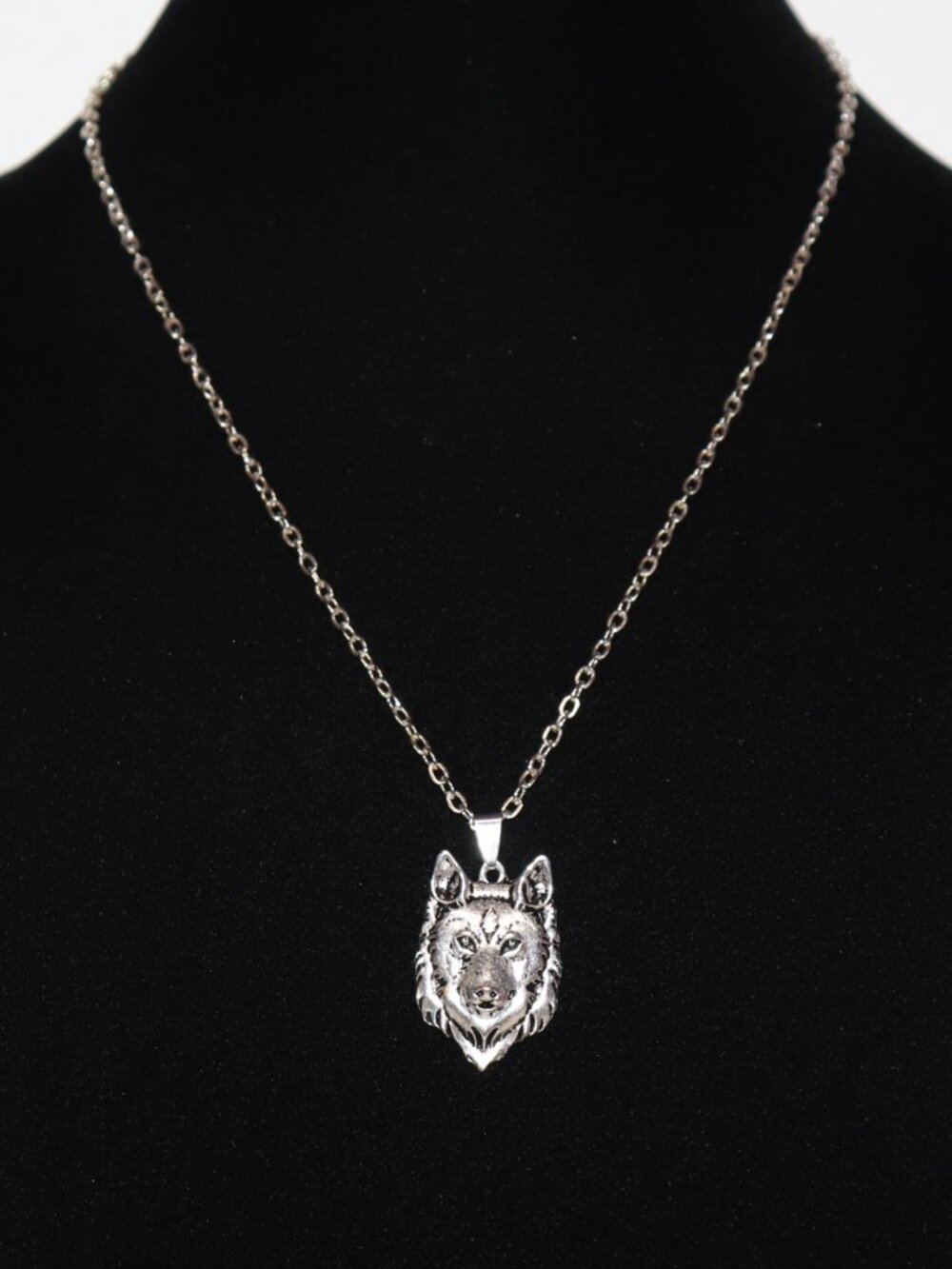 🐺✨ Silver Wolf Pendant Necklace · 20" Chain · 1.5" Pendant